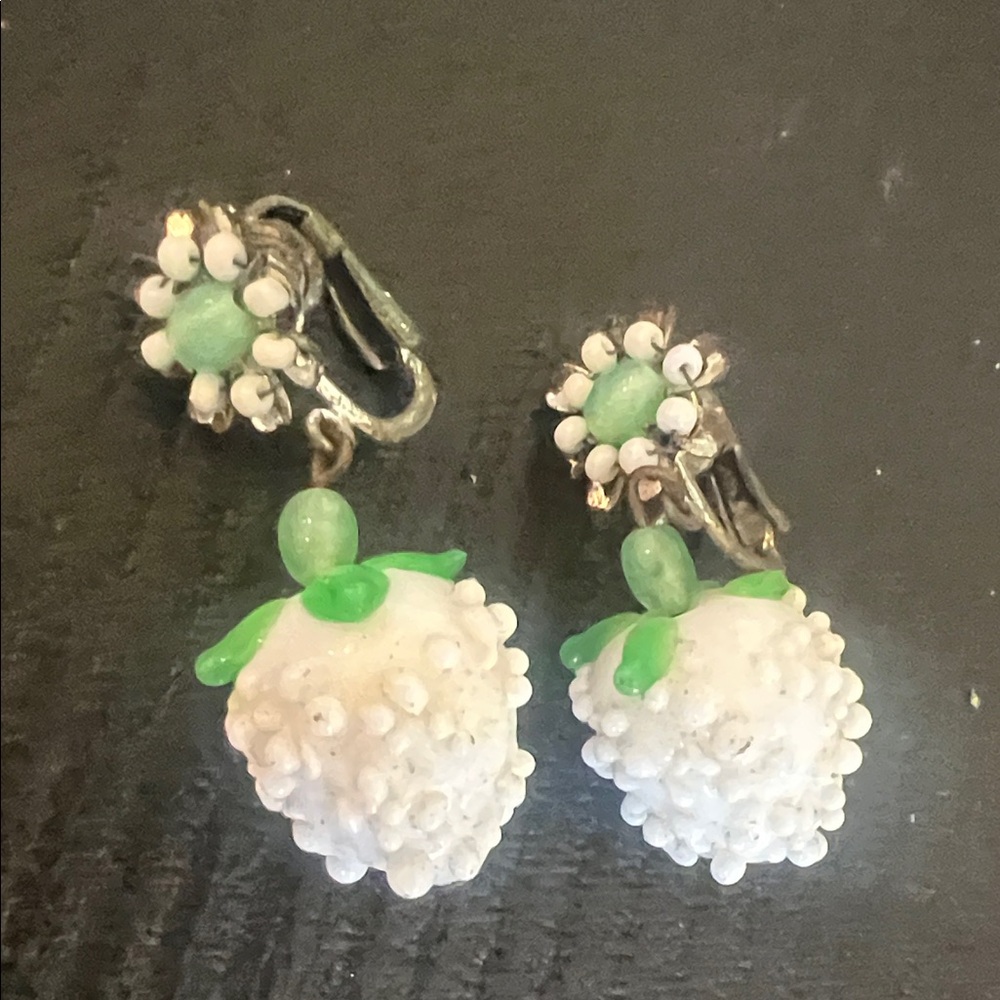 40’s Elegant glass White and Green Beaded Earrings bracelet fell apart